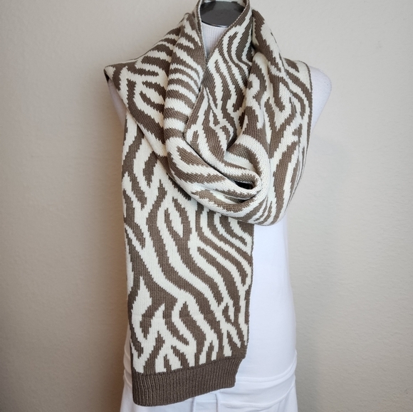 Jessica Simpson  Animal Print Cream & Tan Women's Knit Scarf  NWOT - Picture 3 of 6